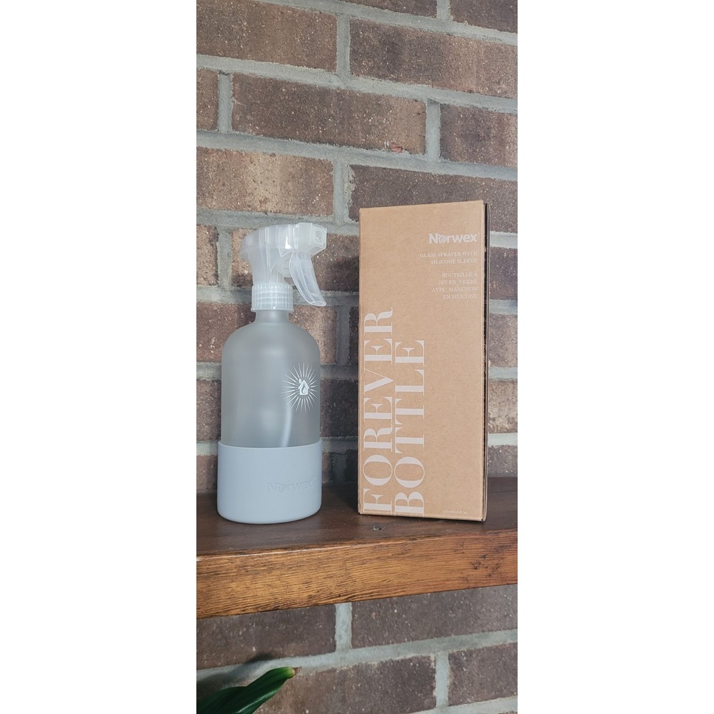 NEW NORWEX FOREVER BOTTLE GLASS with SPRAYER SILICONE SLEEVE Grey 16 oz